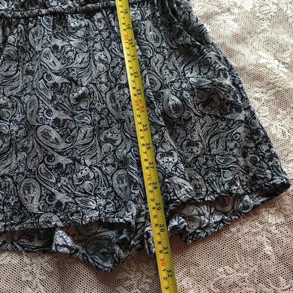 Paisley Crocheted Back Romper - Picture 5 of 6